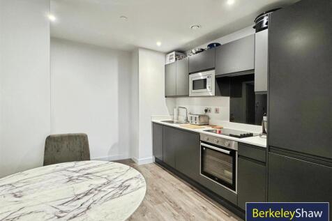 Kitchen diner/living area (2)