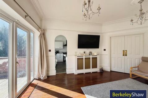 Front Lounge/Diner