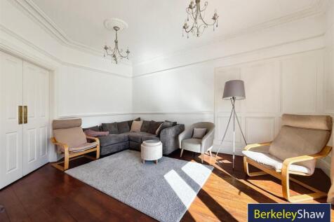 Front Lounge/Diner