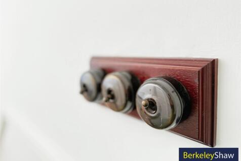 812649fd-image_picker_E0B5B388-A9E5-4335-B878-1247