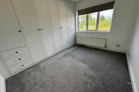 Back Bedroom (2)