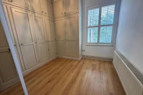 2nd Bed dressing room 2