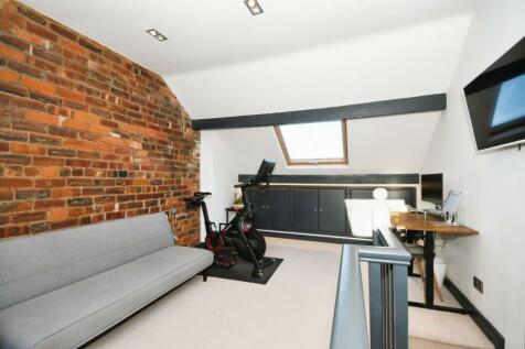 ATTIC BEDROOM 3