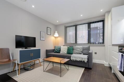 OPEN PLAN LIVING AREA