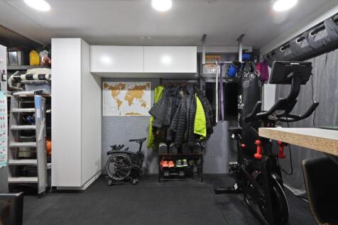 GARAGE / HOME GYM