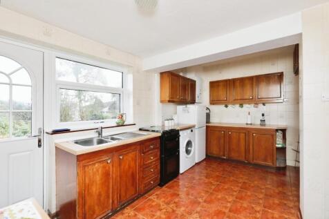 BREAKFASTING KITCHEN