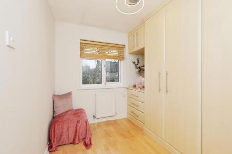 BEDROOM NO.4