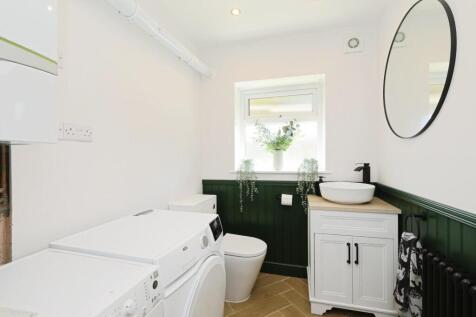 UTILITY ROOM/W.C.