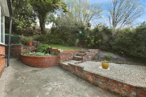 SIDE GARDEN