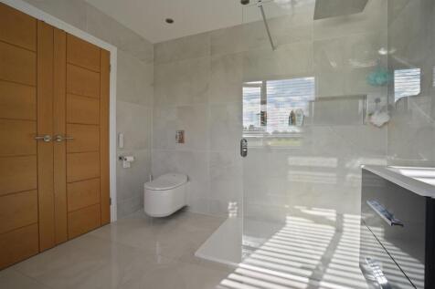 PRIMARY BEDROOM ENSUITE