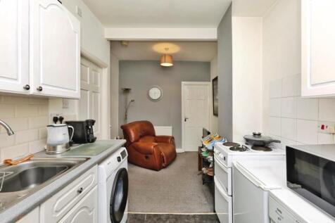 Entrance way/kitchen