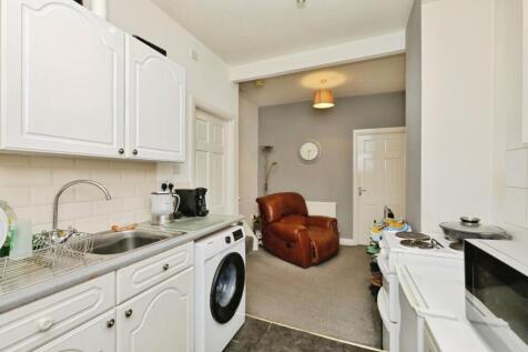 Entrance way/kitchen