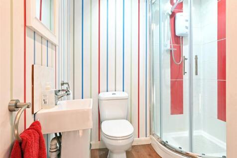 Gf Shower Room
