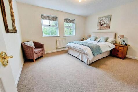 1cb333cb-Bedroom 202b.jpg