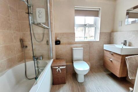 8df5ac1f-Family 20Bathroom.jpg