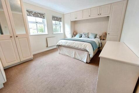 8f010957-Master 20Bedroom.jpg