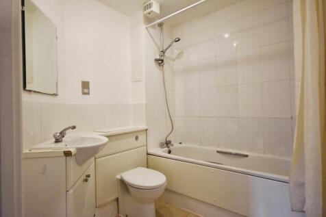 pbox-bathroom-344120.JPG