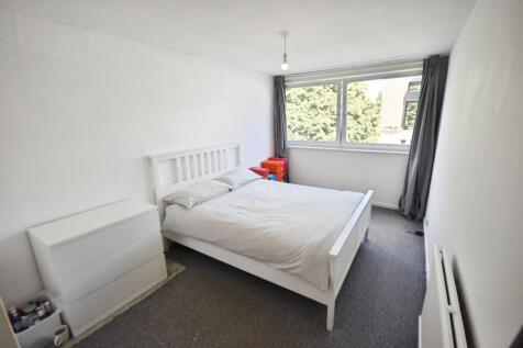pbox-bedroom-334133.JPG