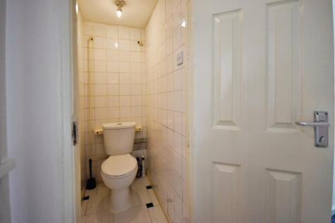 pbox-bathroom-334133.JPG