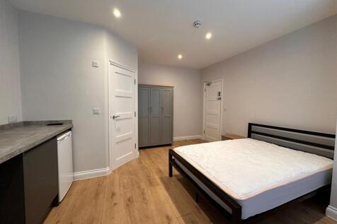 bedroom 4.jpeg