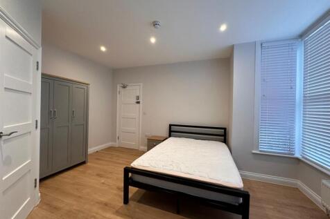 bedroom 5.jpeg