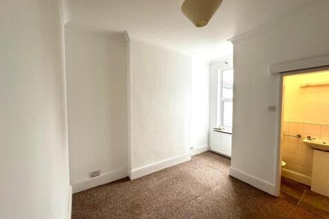 WhatsApp Image 2025-12-01 at 12.16.14 (6).jpeg