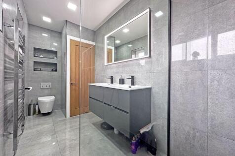 Family Shower Room