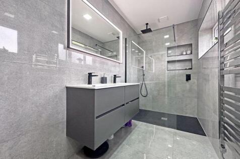 Family Shower Room