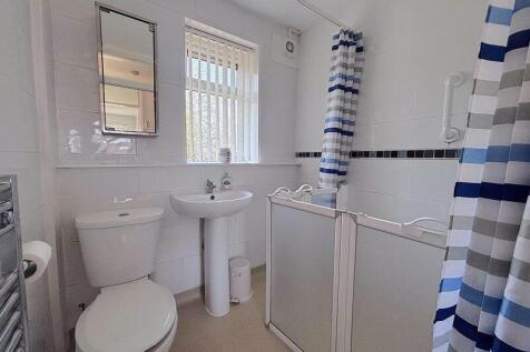 Wet room style shower room 