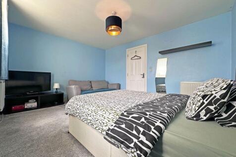 Lounge/Bedroom Four