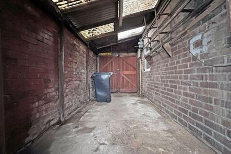 Garage/Lean to