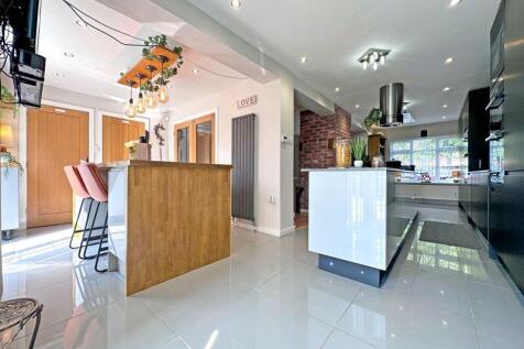 Kitchen/Dining Area