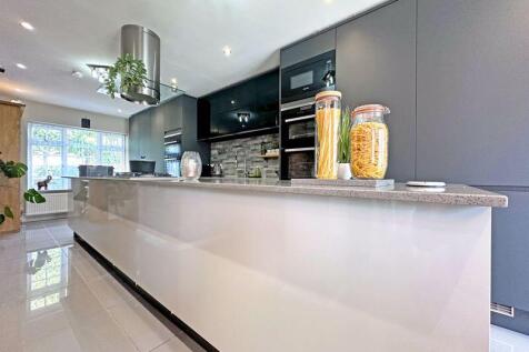 Kitchen/Dining Area