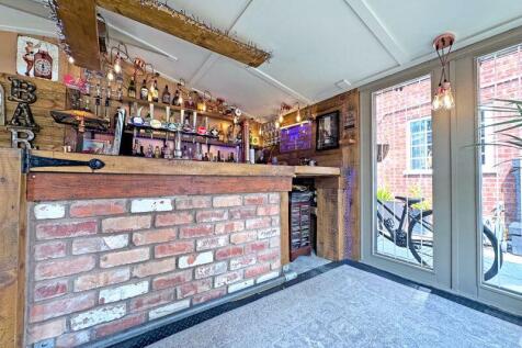 Bar/Games Room