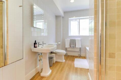 Bathroom 1.1.jpg