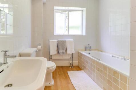 Bathroom 1.2.jpg