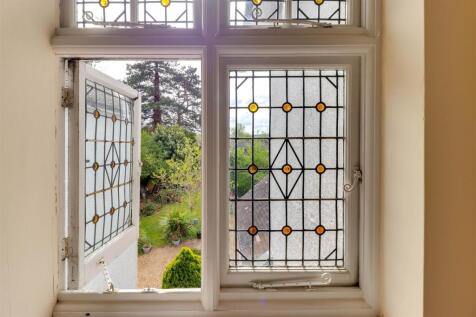 13. Entrance window.jpg