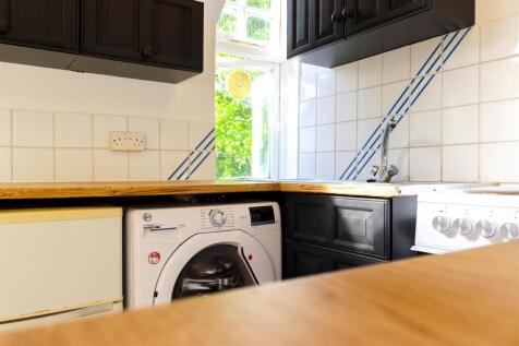 14. Kitchen 1.5.jpg