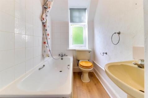 Bathroom 1.1.jpg