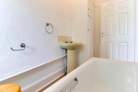 Bathroom 1.3.jpg