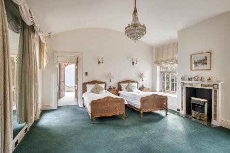 110-112  John Senior Great Tangley Manor Shoot.jpg
