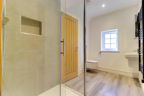 Bathroom 1.1.jpg