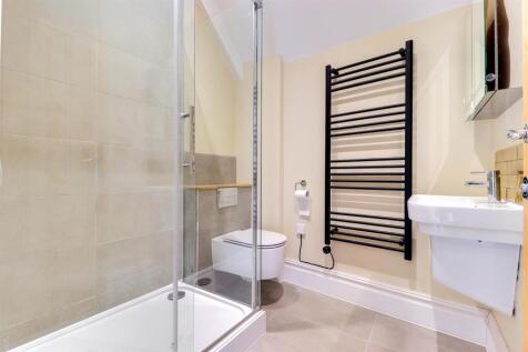 Bathroom 1.1.jpg