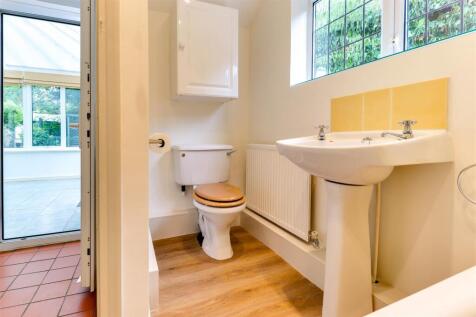 Bathroom 1.1.jpg