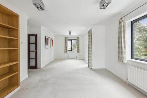 Flat-9-Fairlawns-Laustan-Close-GU1-2QU-14.jpg