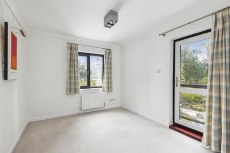 Flat-9-Fairlawns-Laustan-Close-GU1-2QU-17.jpg