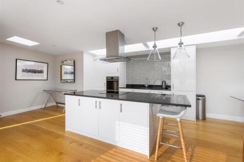 Flat 2, 278 High Street GU1 3JL-6.jpg