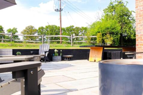 Patio 1.2.jpg