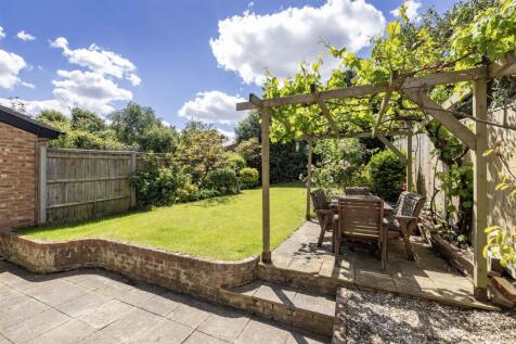 33 Irwin Road Guildford GU2 7PW-3.jpg