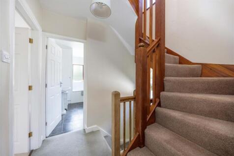 33 Irwin Road Guildford GU2 7PW-27.jpg